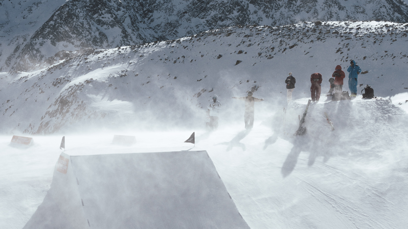 Hårda vindar satte stop för herrarnas första världscuptävling säsongen 2025/2026. Foto: FIS Park & Pipe.